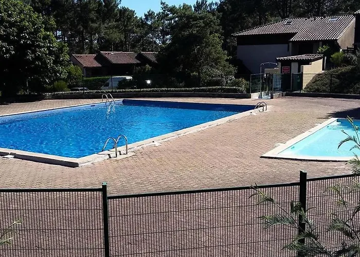 Maison D\'Ete Familiale, Piscine Dans La Residence